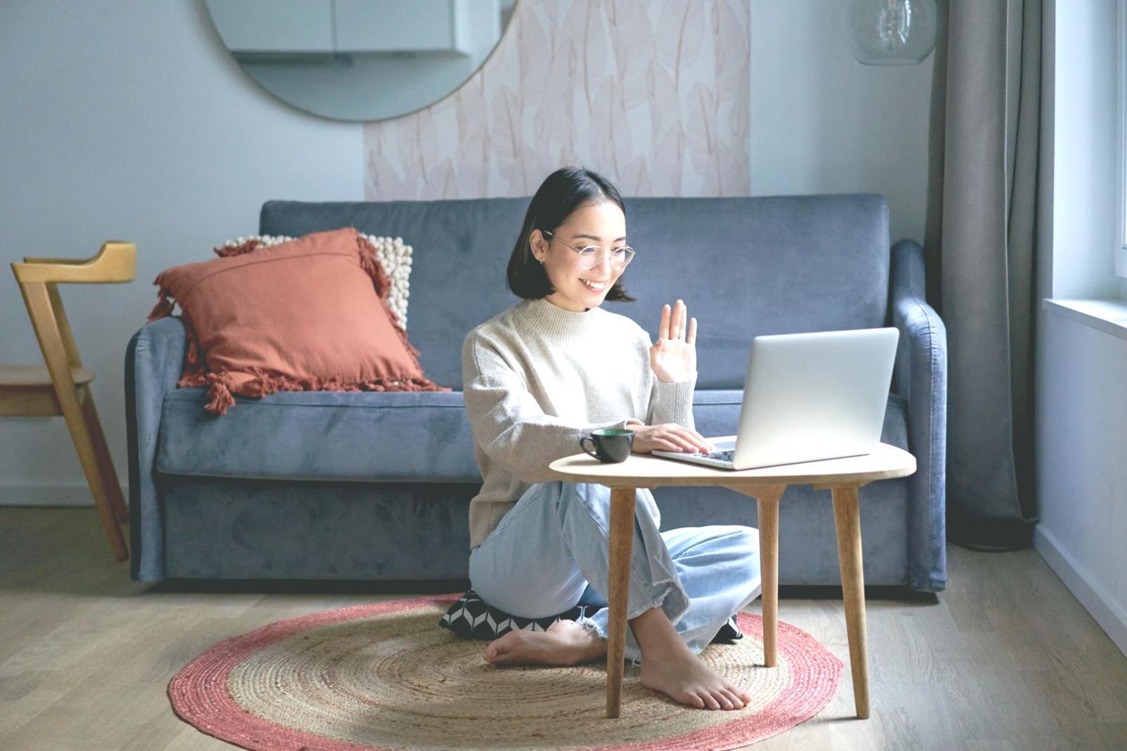 Personne analysant ses progrès financiers